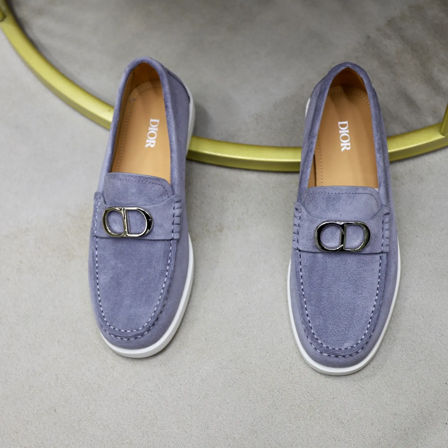 Ex-factory price: 560🙅‍♂️🙅‍♂️🙅‍♂️ Brand: Dior DIOR Standard code: Men's code 38/44 (45 can be customized) Grade: Same as the official website Material: Original cowhide stitching, cowhide lining, original TPU wear-resistant soft outsole Style categories: Leisure and sports version, footwear for driving, young fashion, European and American trends, British style Color: actual picture color